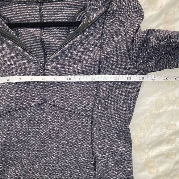 Lululemon Long Sleeve Half Zip Size 4 - Runderful gray grey - Picture 7 of 8